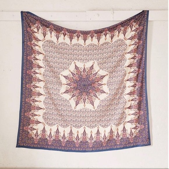 URBAN OUTFITTERS Wall Medallion Tapestry - Picture 2 of 5